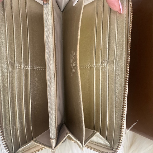 Coach Zippy Wallet - Picture 5 of 6